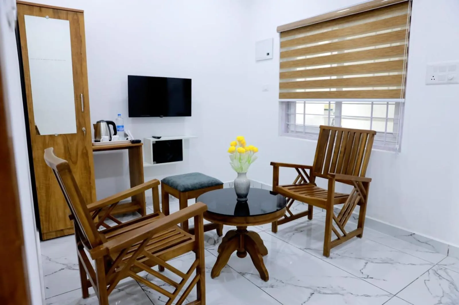Aman Residency Hotel Kallar Vattiyar